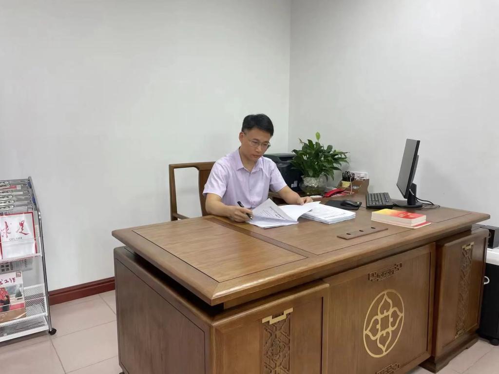 FH网页版页面登录_FH（中国）校友许云获评第六届  广东省“人民满意的公务员”称号